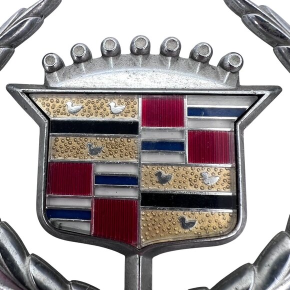 Vintage 80s Cadillac Hood Ornament Emblem Wreath & Crest Design Spring Mount - Picture 5 of 9
